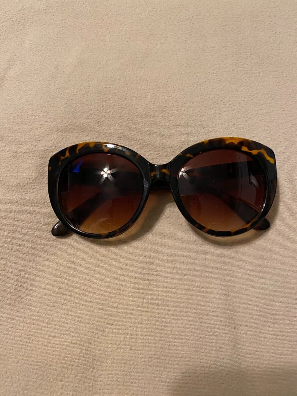 SUNGLASSES Tortoise Shell Frame - Picture 3 of 4
